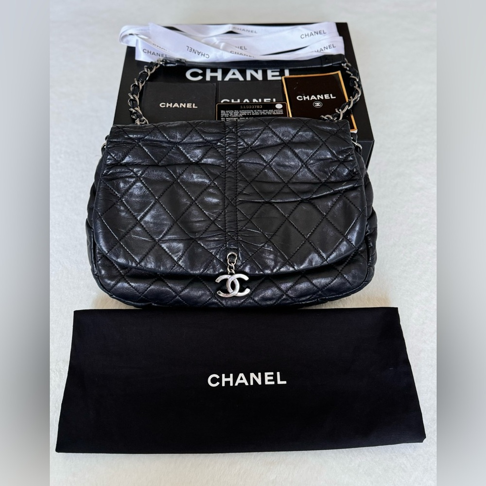 ᴿᵃʳᵉ ✨CHANEL 
Lambskin Quilted Small Sharpei Flap Black - Picture 3 of 16